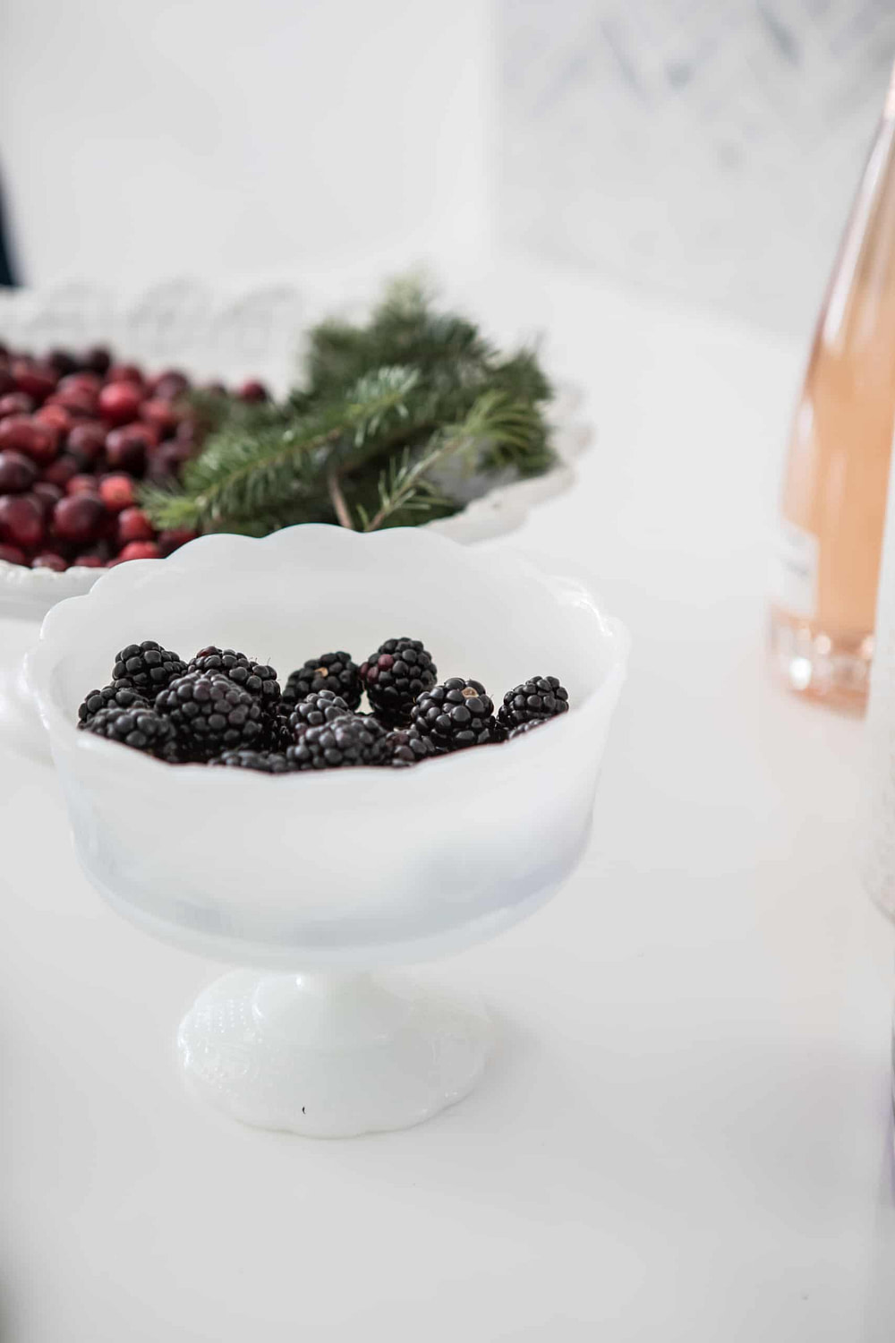 Blackberries inside a white bowl