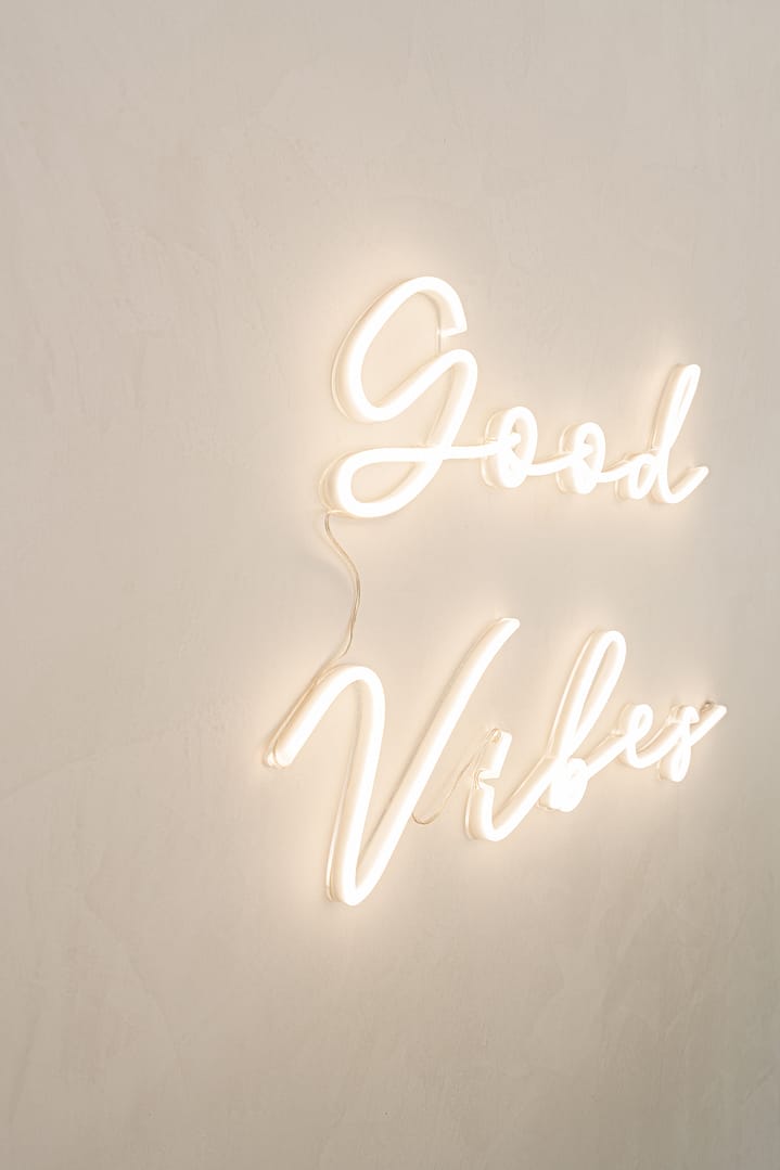 GOOD VIBES Poolhouse sign